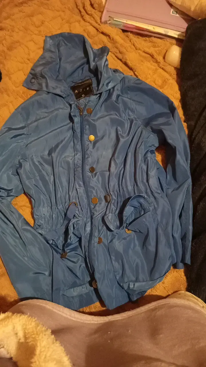 Chaqueta azul con capucha para mujer - 1