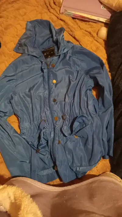 Chaqueta azul con capucha para mujer - miniatura 1