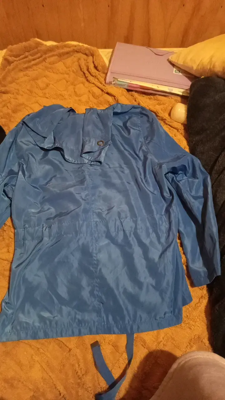Chaqueta azul con capucha para mujer - 3