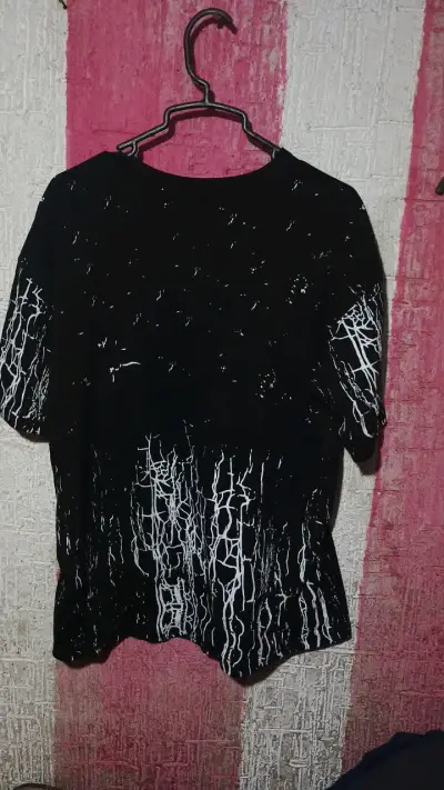 Polera Amiri negra con diseño gráfico - miniatura 2