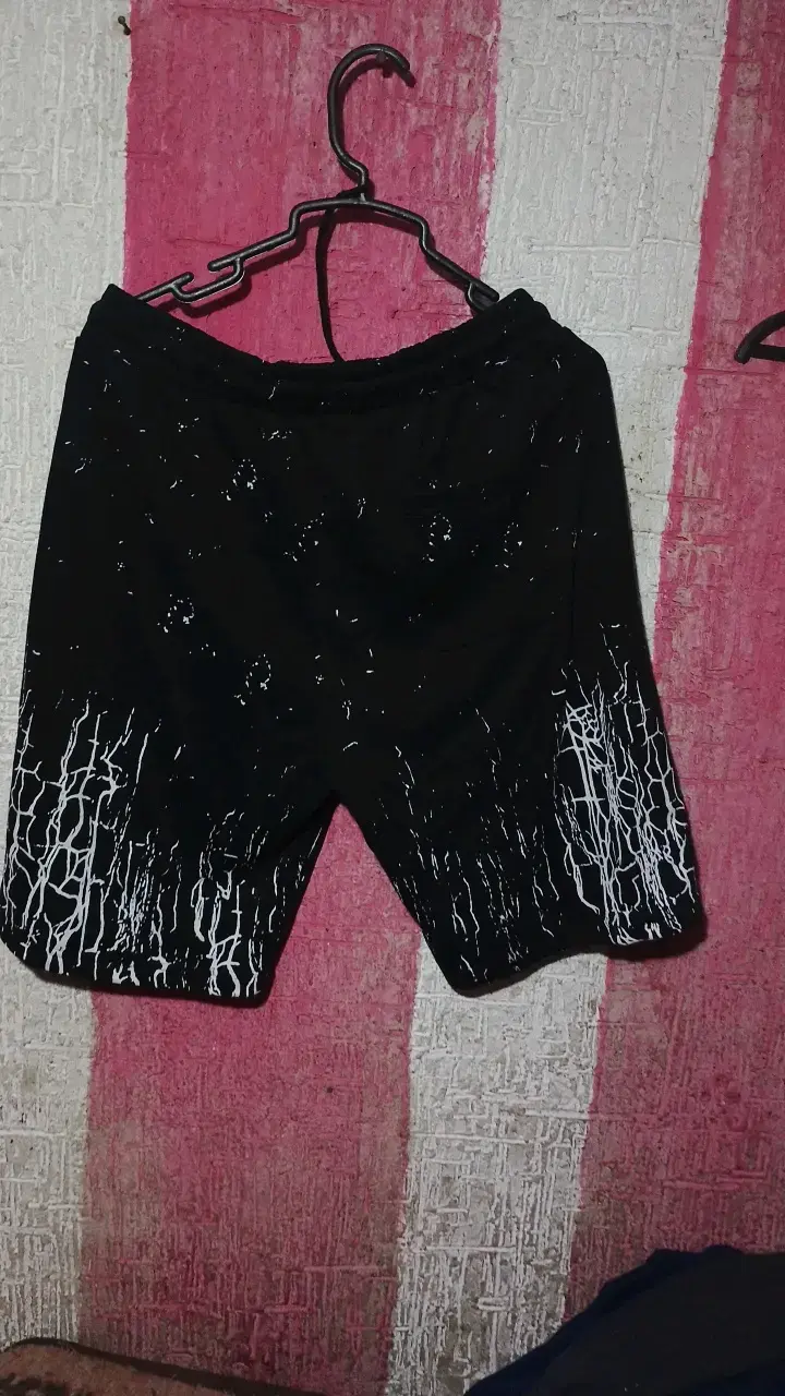 Shorts deportivos Amiri negros con diseño - 2