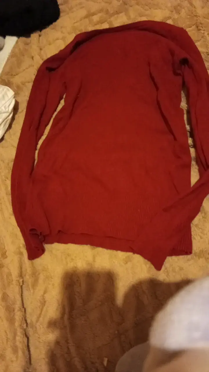 Suéter rojo de mujer con detalle en cuello - 2