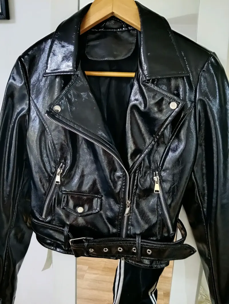 Chaqueta de cuero sintético negra estilo biker - 2