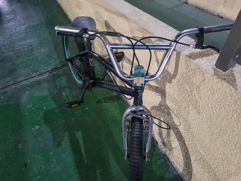 Bicicleta BMX Oxford negra con llantas verdes - 1