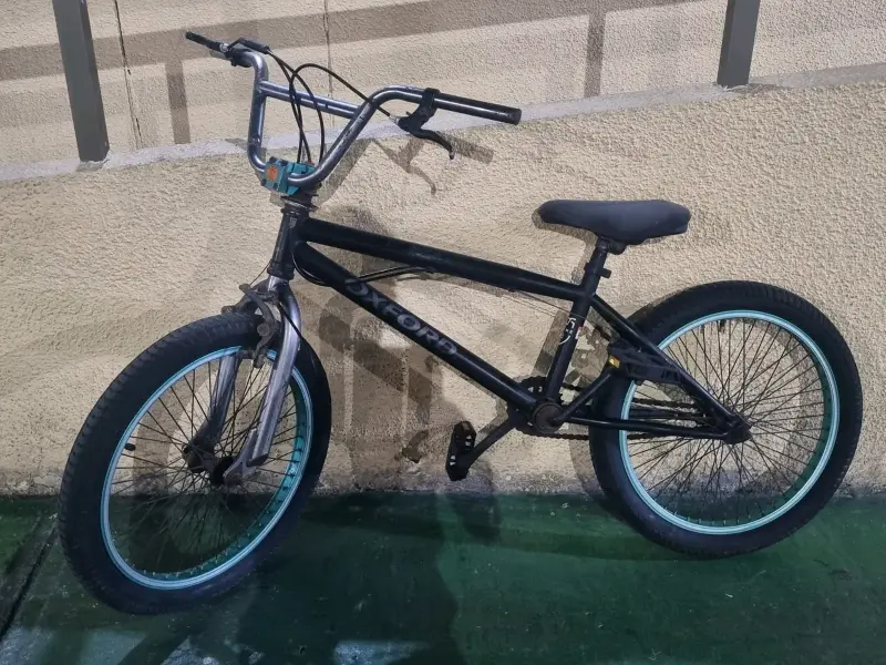 Bicicleta BMX Oxford negra con llantas verdes - 2