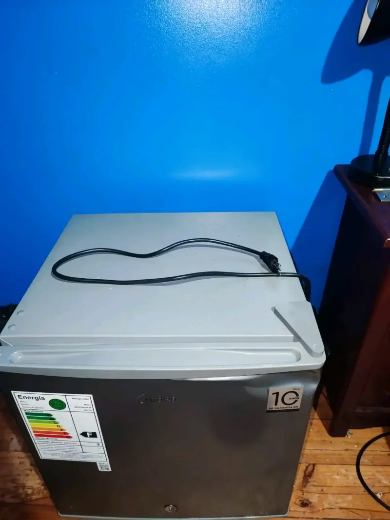 Mini refrigerador Midea compacto gris - 3