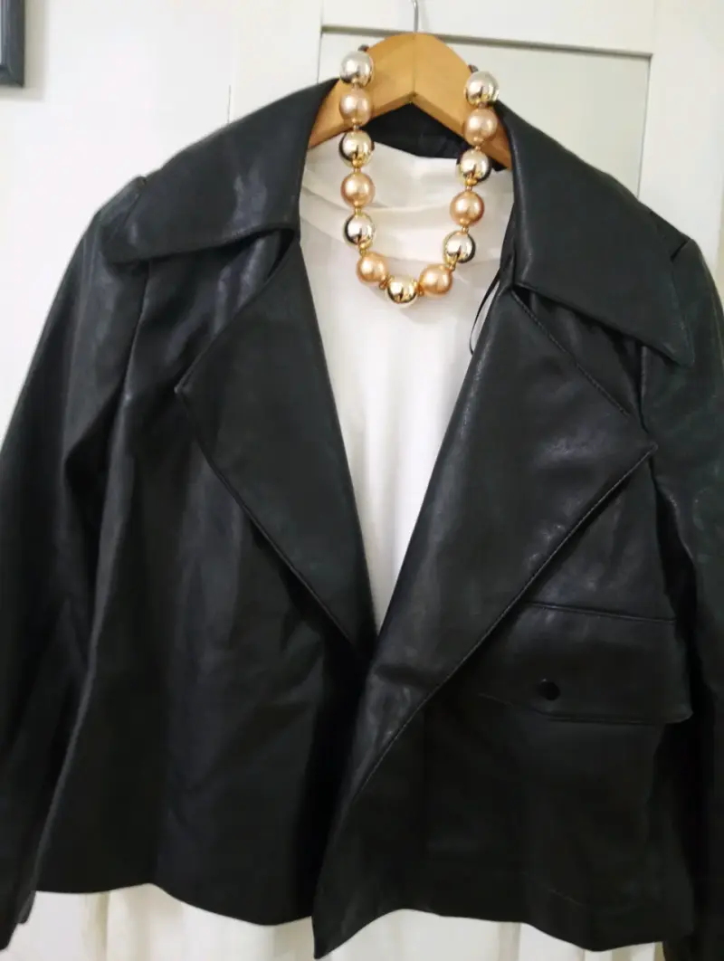 Chaqueta de cuero negra para mujer - 2