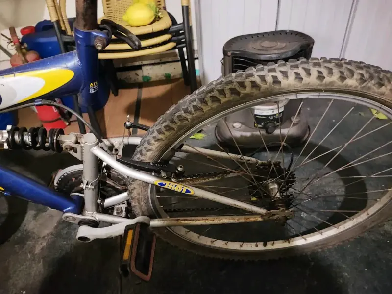 Bicicleta Mountain Bike azul con suspensión - 3