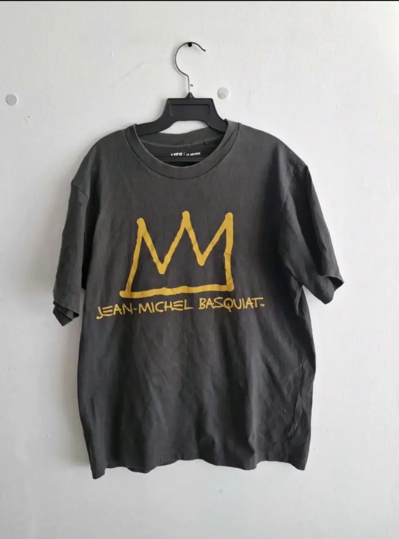 Polera Jean-Michel Basquiat negra con diseño de corona - 1