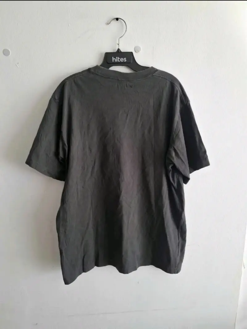 Polera Jean-Michel Basquiat negra con diseño de corona - 2