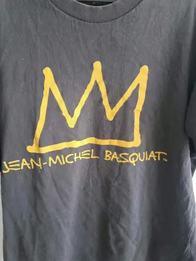 Polera Jean-Michel Basquiat negra con diseño de corona - miniatura 4