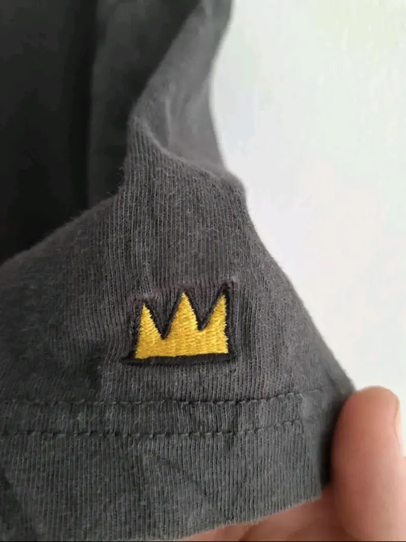 Polera Jean-Michel Basquiat negra con diseño de corona - 5