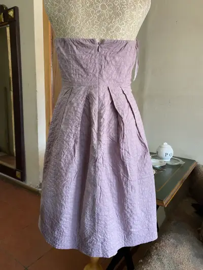 Vestido strapless elegante para mujer - miniatura 2