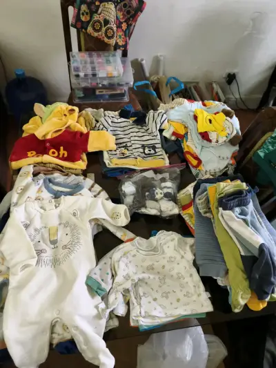 Lote de ropa de bebé variada y colorida - miniatura 1