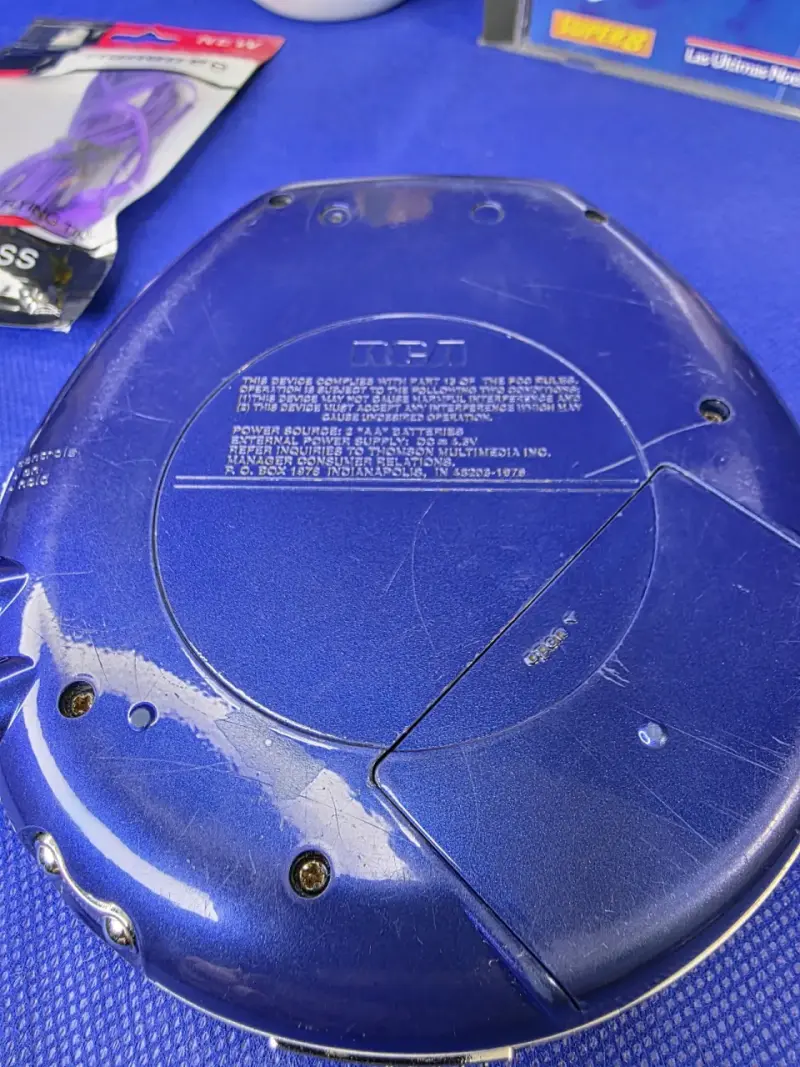 Reproductor de CD portátil RCA con bass boost - 3