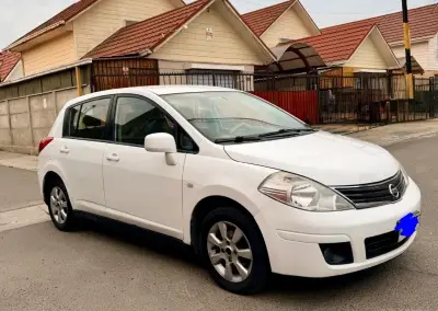 Nissan Tiida 2011 sport  Blanco en Buen Estado - miniatura 1