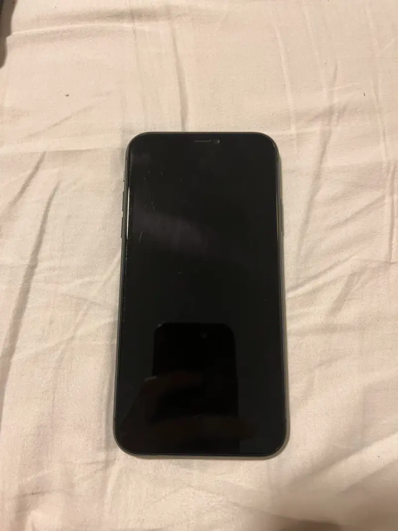 iPhone 11 buen estado (bloqueado de icloud) - 2