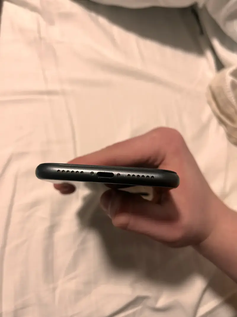 iPhone 11 buen estado (bloqueado de icloud) - 3
