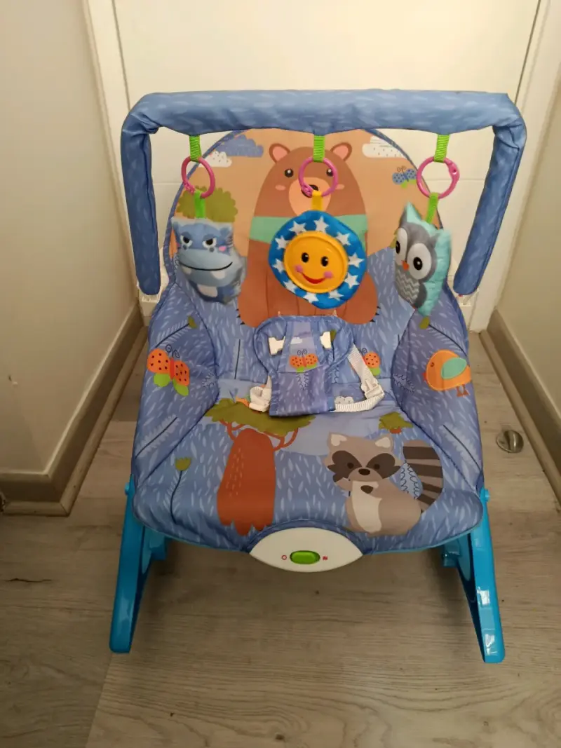 Silla Mecedora para Bebé con Juguetes Colgantes - 2