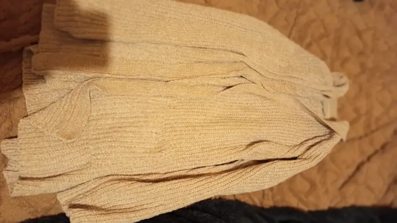 Suéter beige de lana para mujer - 2