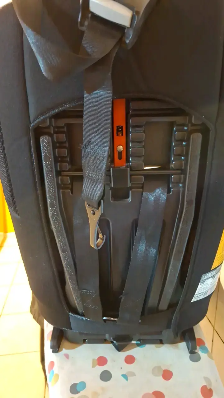Silla de auto Infanti negra con ISOFIX - 4