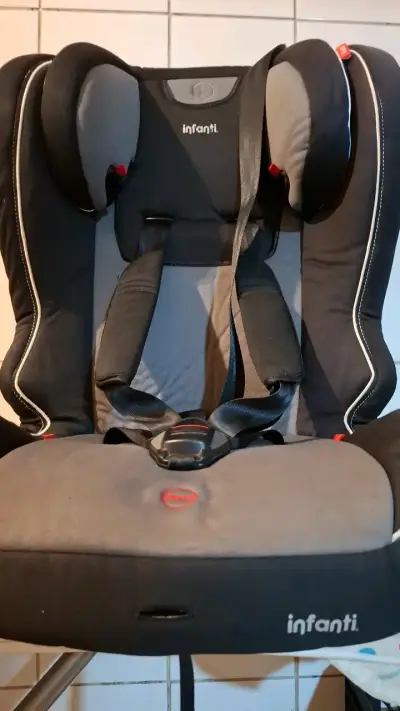 Silla de auto Infanti negra con ISOFIX - miniatura 5