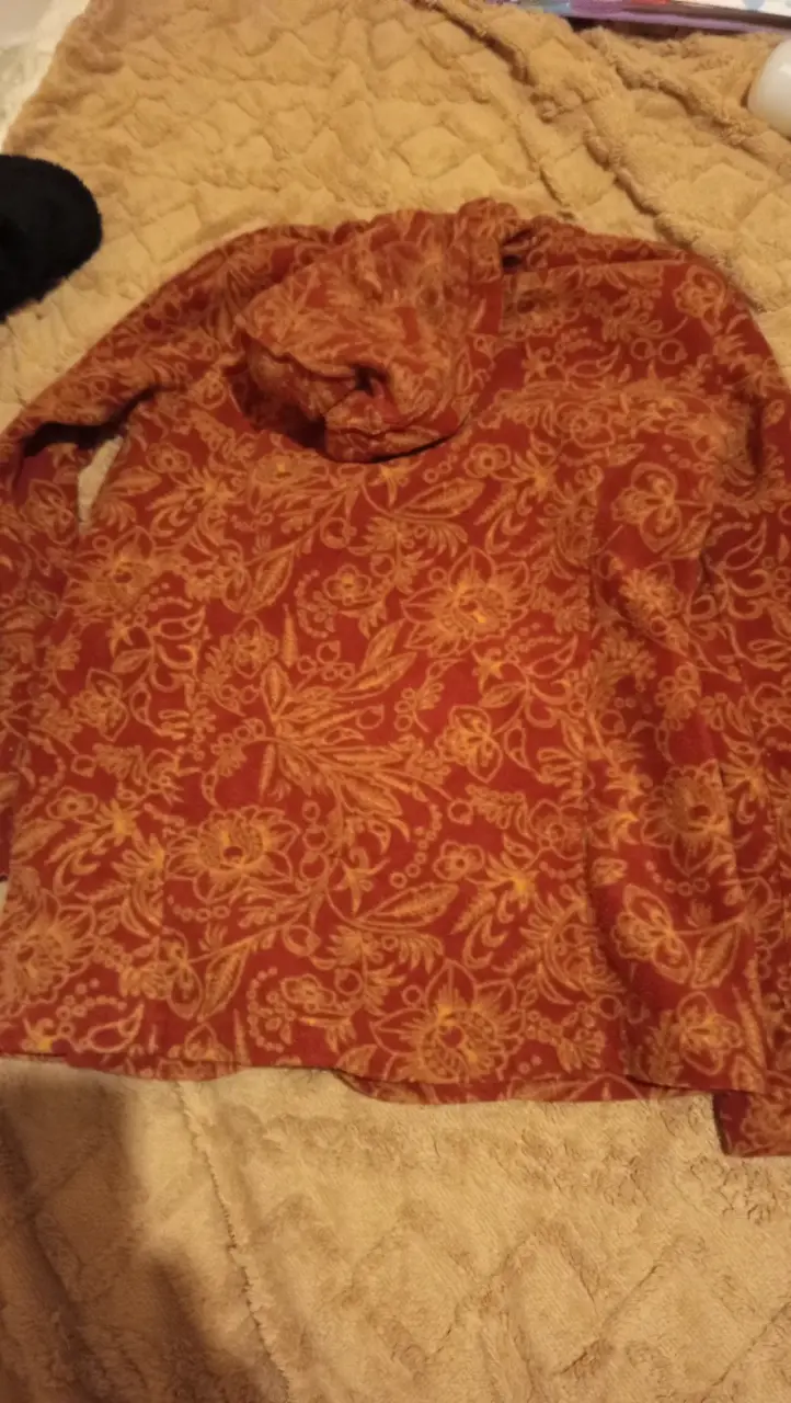 Polerón de lana con diseño floral rojo - 1