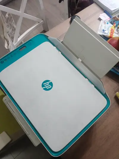 Impresora multifuncional HP DeskJet color blanco y turquesa - miniatura 1