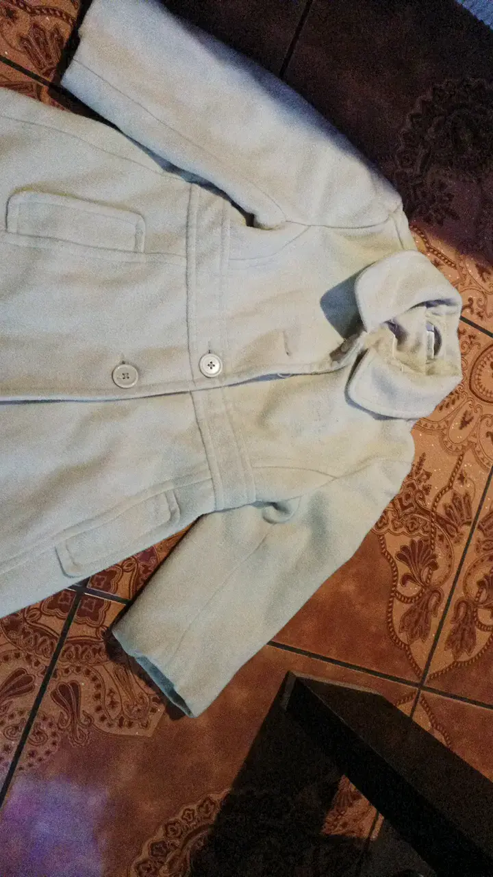 Abrigo beige para niña con botones grandes - 2