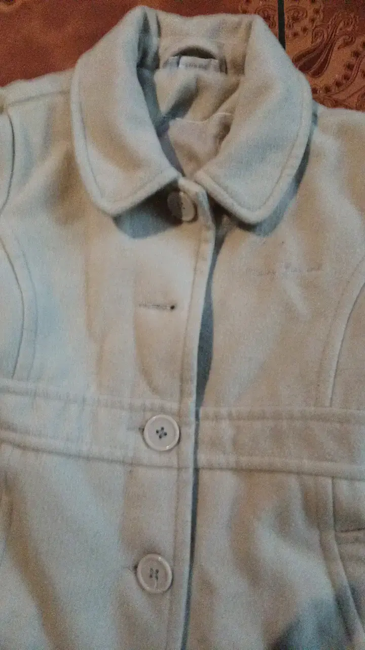 Abrigo beige para niña con botones grandes - 5
