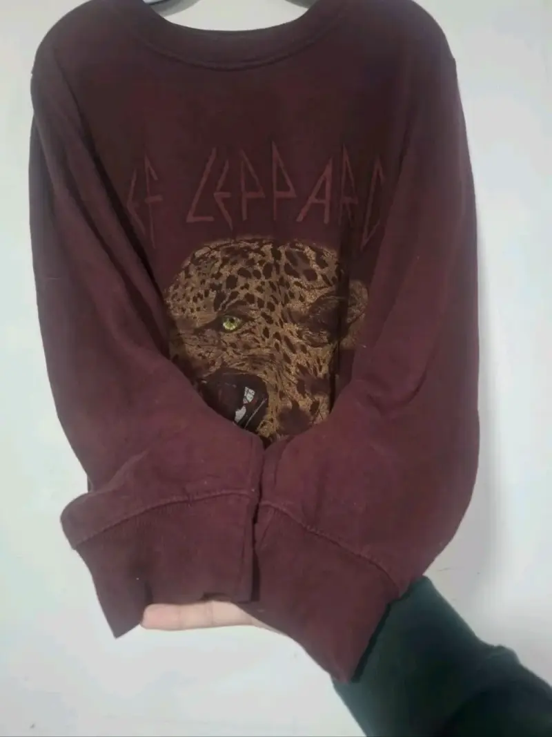 Polerón Def Leppard con diseño de leopardo - 5