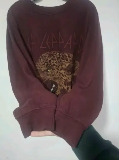 Polerón Def Leppard con diseño de leopardo - miniatura 5