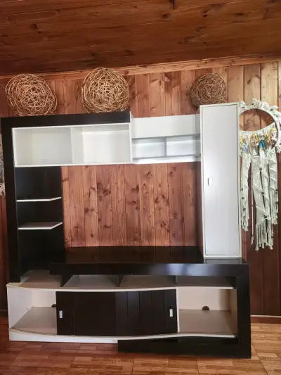 Mueble de TV moderno con estantes y gabinetes - miniatura 2