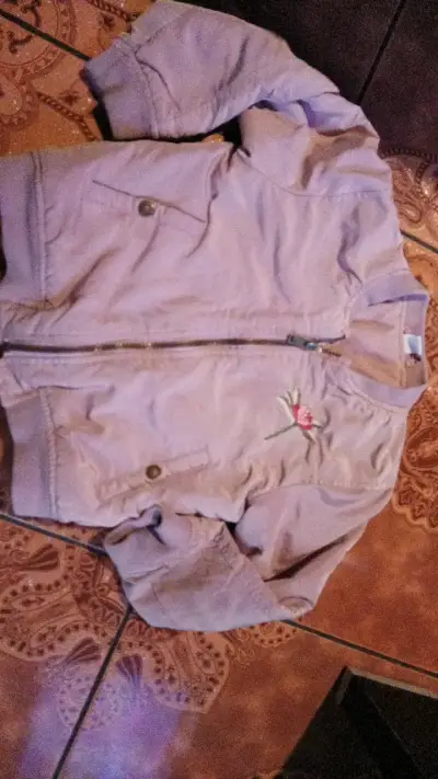 Chaqueta de niña color lila con bordado floral - miniatura 1
