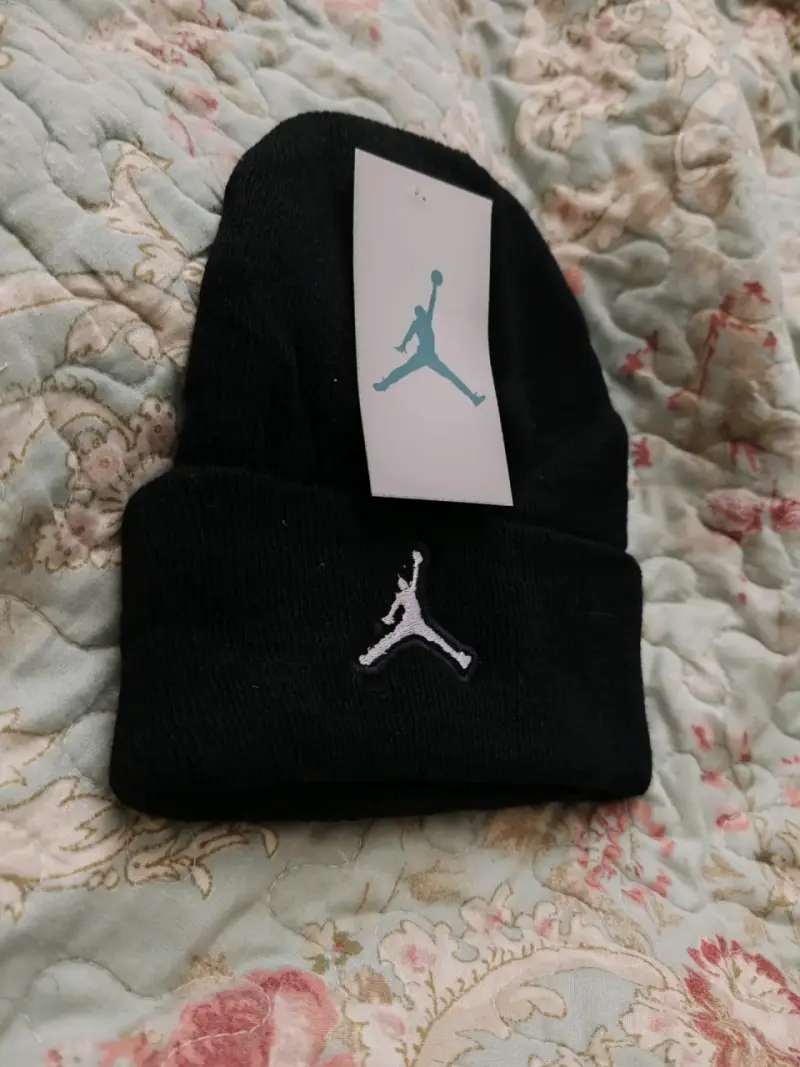Gorro jordan negro con logo bordado - 3