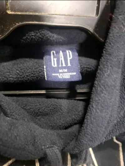 Polerón con capucha azul marino GAP para hombre - miniatura 3