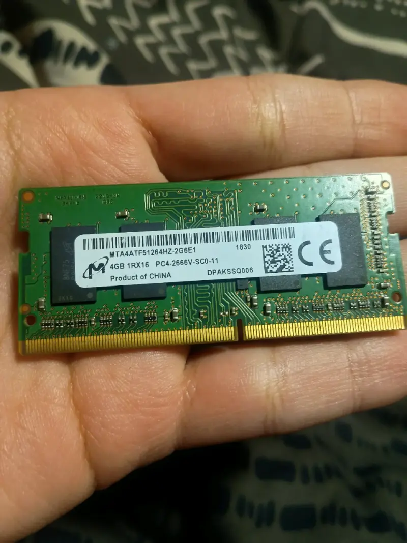 Memoria RAM 4GB DDR4 para Laptop - 1