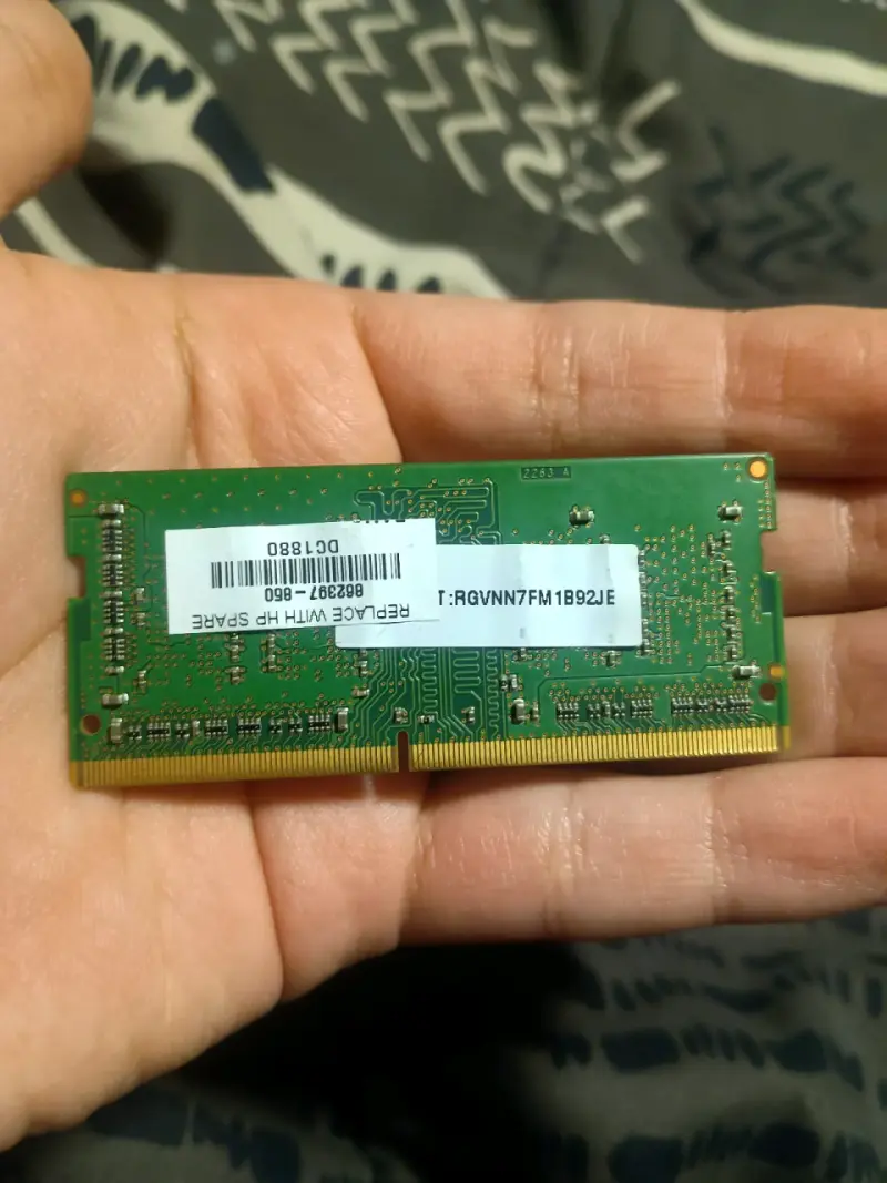 Memoria RAM 4GB DDR4 para Laptop - 4