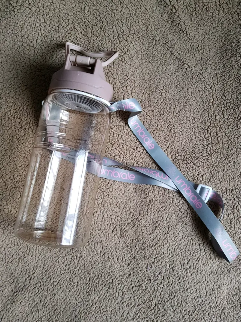 Botella de agua con tapa desmontable y correa Umb - 2