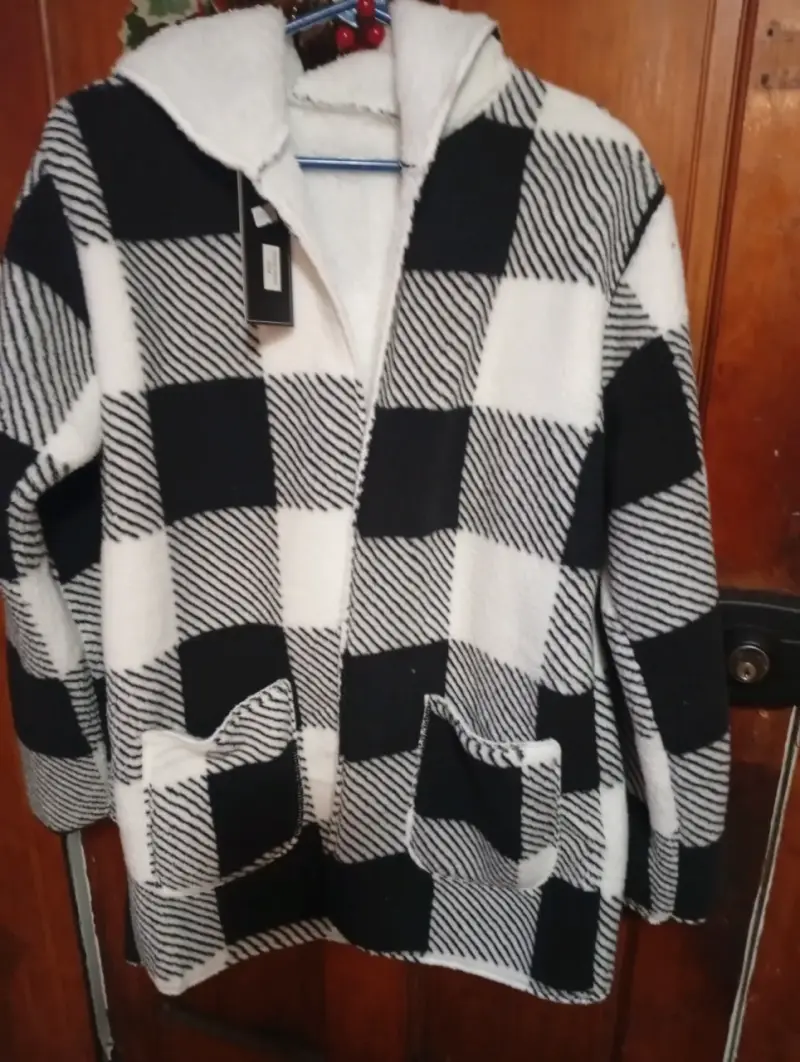 Chaqueta de lana a cuadros blanco y negro
