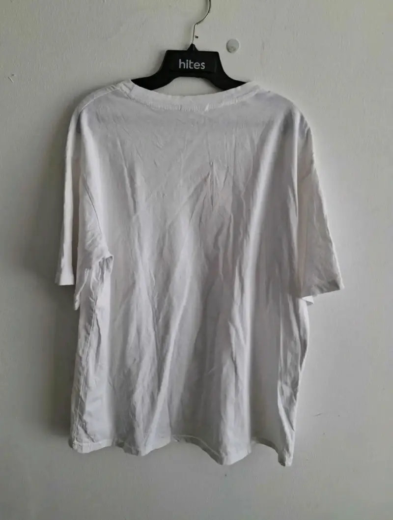 Polera blanca con diseño de oso Lee - 2