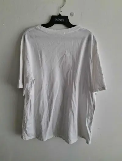 Polera blanca con diseño de oso Lee - miniatura 2
