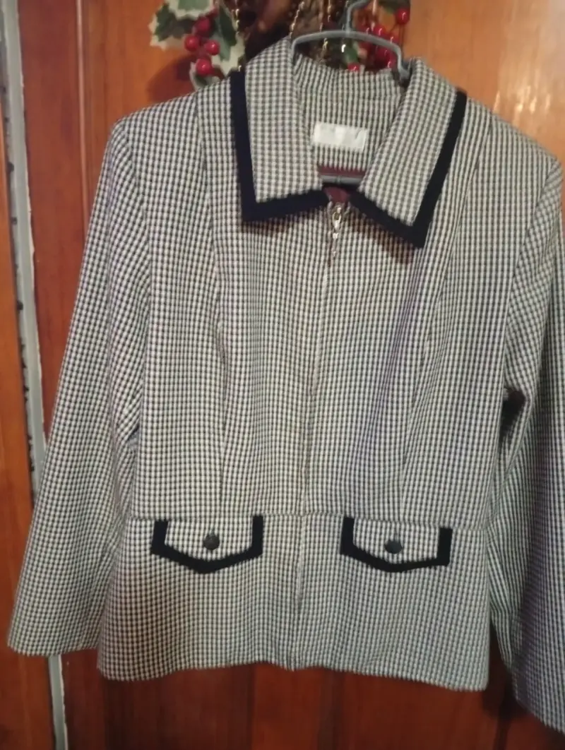Chaqueta de mujer a cuadros con cierre