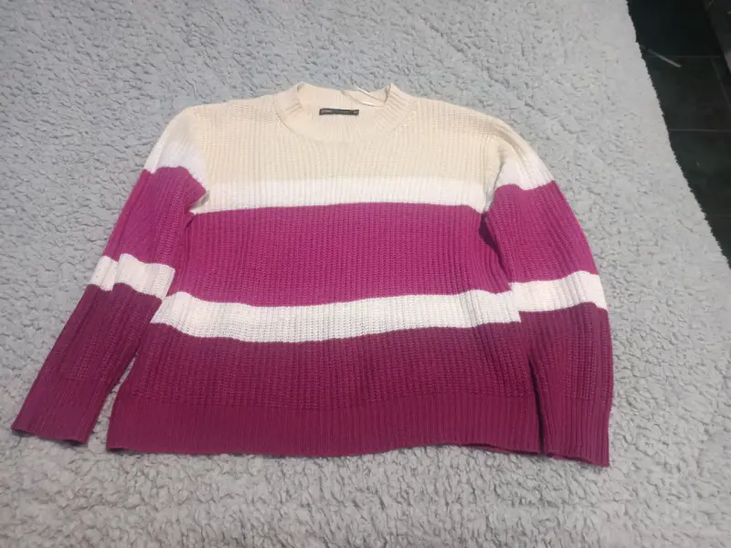 Suéter de rayas morado y blanco para mujer