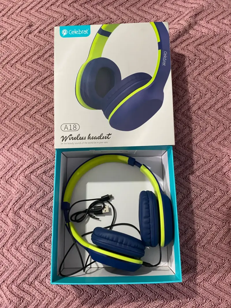 Auriculares inalámbricos Celebrat A18 azul y verde - 1