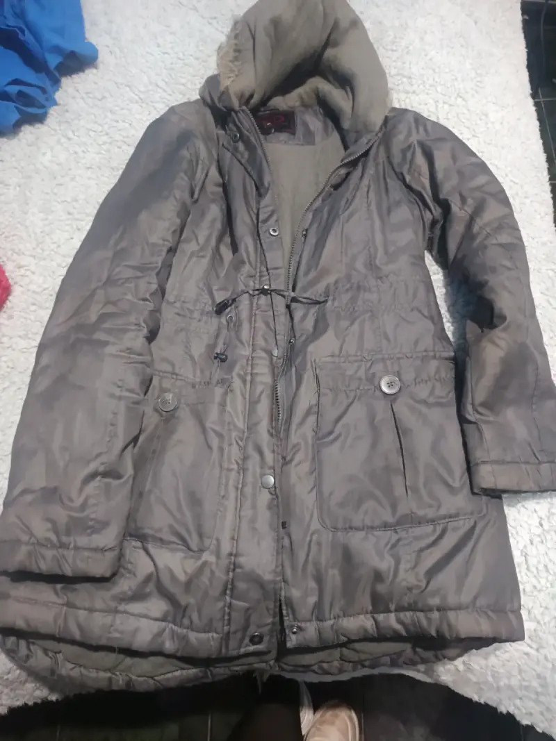 Parka de invierno con capucha para mujer