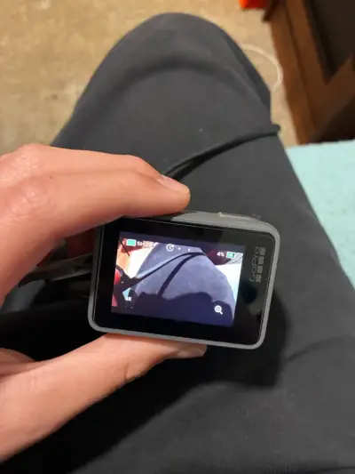 Cámara GoPro hero 7 silver con accesorios y estuch - miniatura 2