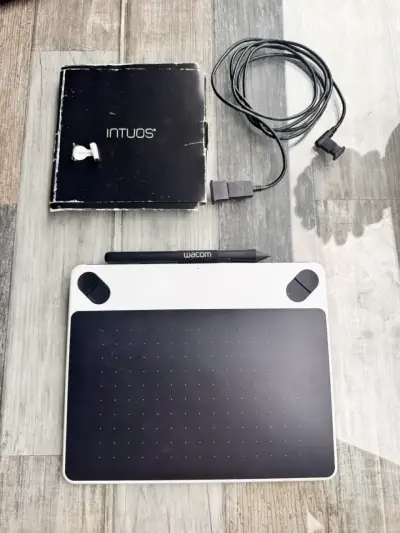 Tableta gráfica Wacom Intuos con lápiz y accesorios - miniatura 1