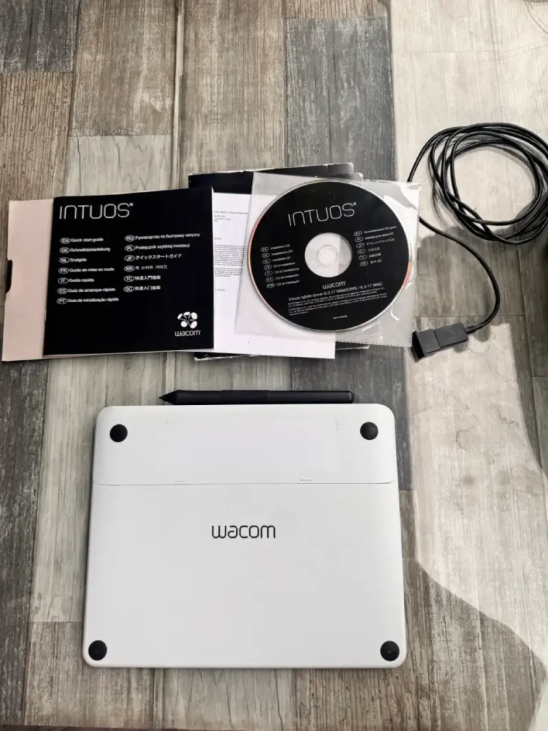 Tableta gráfica Wacom Intuos con lápiz y accesorios - 3