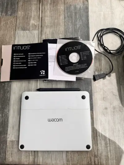 Tableta gráfica Wacom Intuos con lápiz y accesorios - miniatura 3
